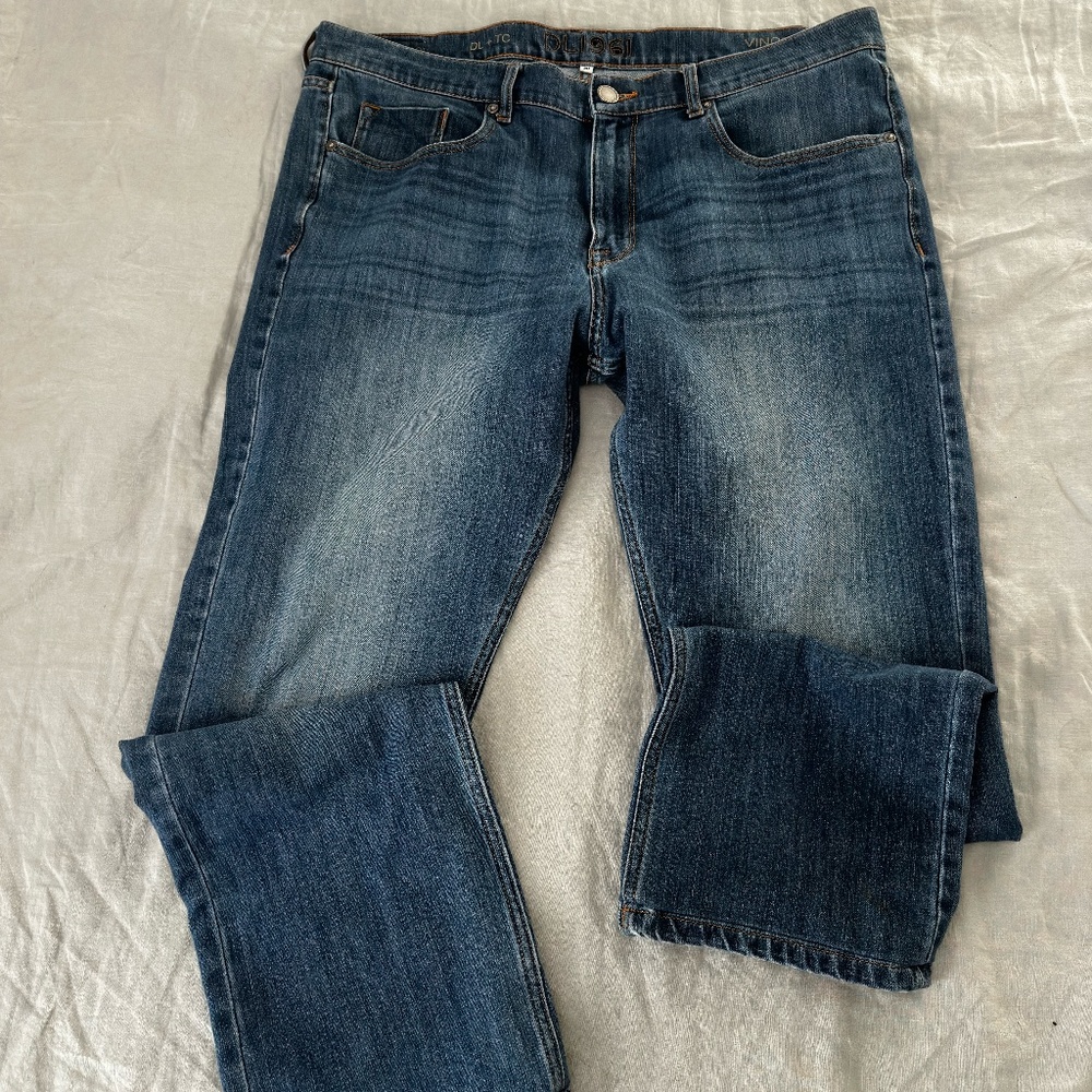 Great pair of DL1961 Vince Casual Straight Jeans